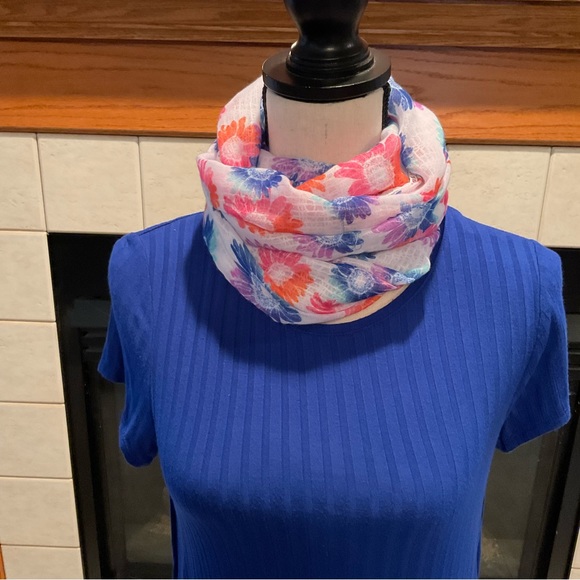Apt 9 Cobalt Blue Short Sleeve Top, Women’s Sz S - Daisy Infinity Scarf - Picture 2 of 12